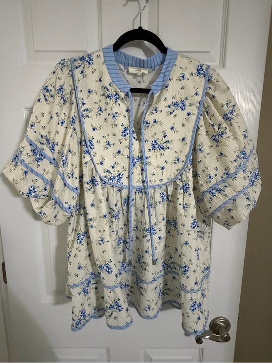 entro Tops - ENTRO Cream Floral Peasant Blouse with Blue Trim-size XL-EUC